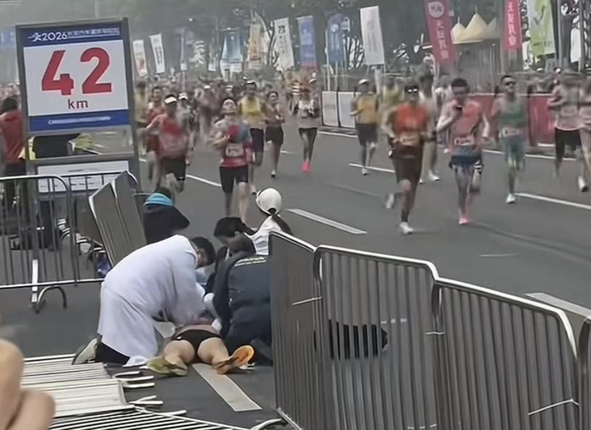 MK体育-重庆马拉松一男选手意外去世！组委会曾发文“强烈建议体检”